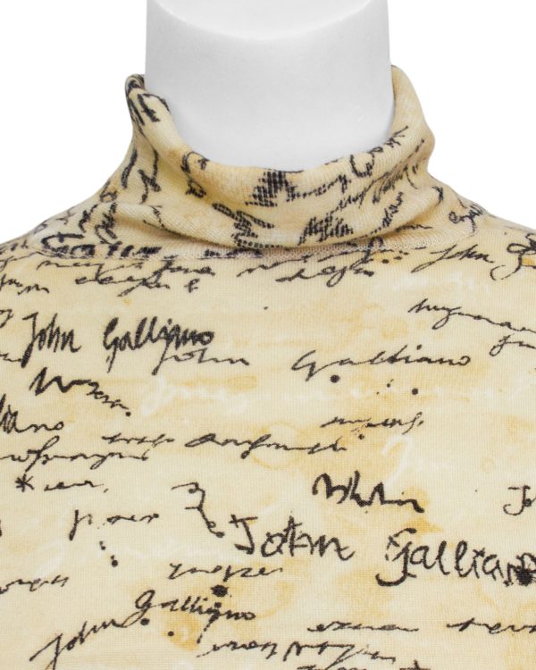 Cream Script Turtleneck Fashion