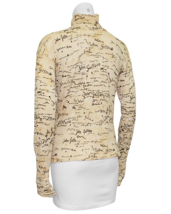 Cream Script Turtleneck Fashion