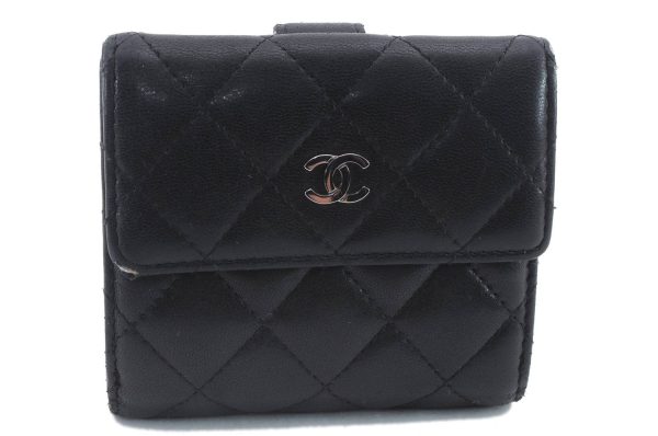 Authentic CHANEL Lamb Skin Matelasse Bifold Wallet Purse Black CC 8444C For Sale